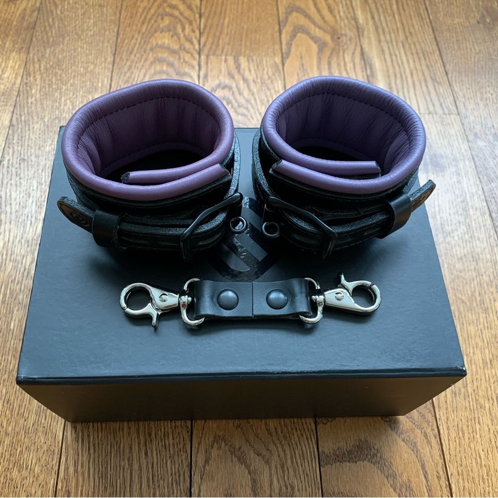 Leather Handcuffs BDSM - Picture 6 of 10